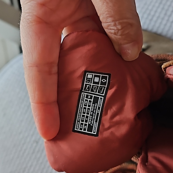 KEEN - never worn - Greta Waterproof Winter Boots - Picture 2 of 3